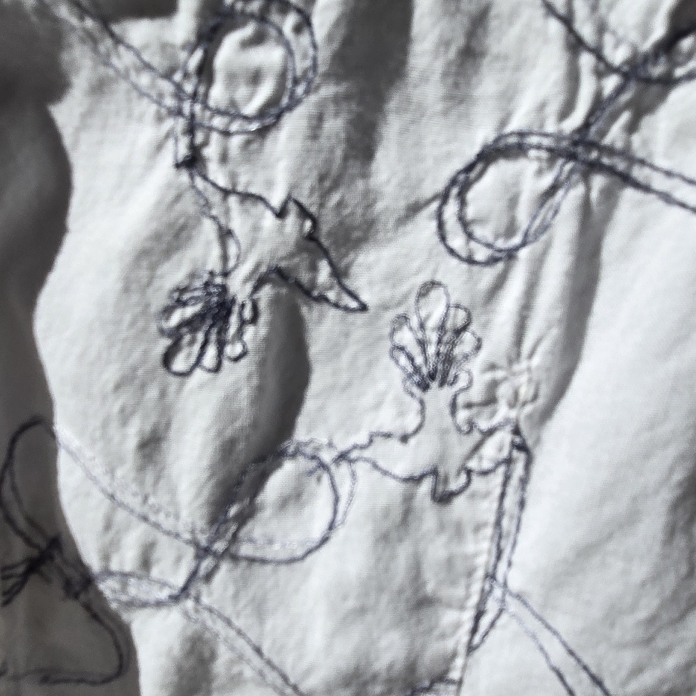 Horny Toad White & Gray Embroidered Button Down Shirt SzM - Picture 6 of 8